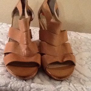Adrienne Vittadini NEW!! Size 10 Tan Wedges